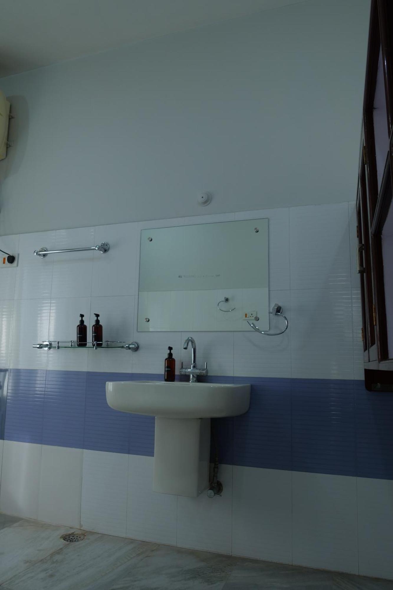 Joy'S Bnb Imphal Zewnętrze zdjęcie